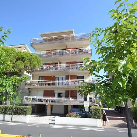 Monica ビビオーネ